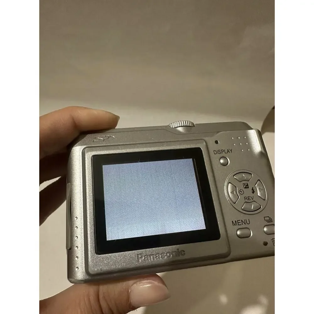 PANASONIC DIGITAL CAMERA LUMIX DMC-LZ2 5.0MP SILVER E2-1 For Parts Repair READ**